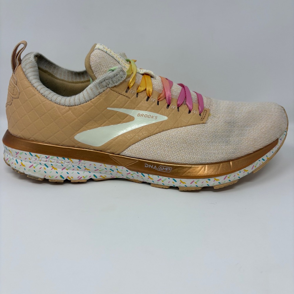 Brooks Ricochet 2 LE Womens Size 10 Tan White Running Shoes (1202921B177)